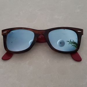 Ray Ban Wayfarer sunglasses Mint cond.